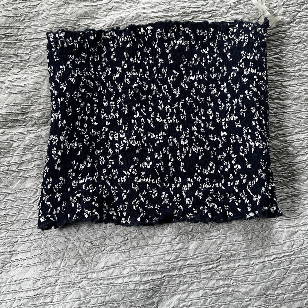 Brandy Melville tube top, in perfect condition, never worn before